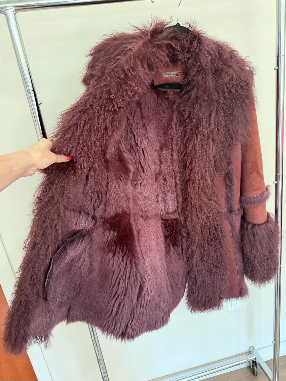 Custom burgundy vintage shearling and Tibetan lamb fur coat - Picture 7 of 12
